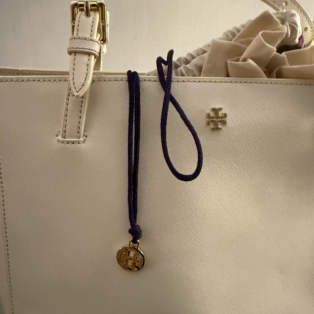 Tory Burch Emerson Tote Bag - Picture 8 of 9